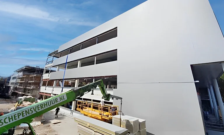 مشروع مستودع صناعة الأغذية في السويد يستخدم لوحة ساندويتش من الصوف الصخري PU مقاس 75 مم