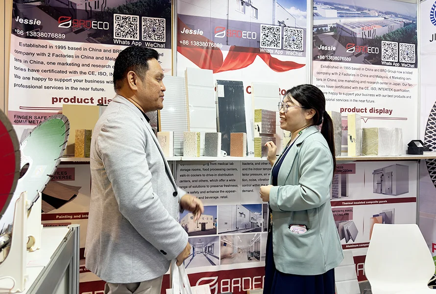 مقابلة العملاء في Big 5 مقابلة العملاء في Big 5