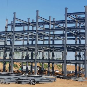 مبنى معدني خفيف بإطار جملوني | مستودع هيكل فولاذي صناعي في السعودية