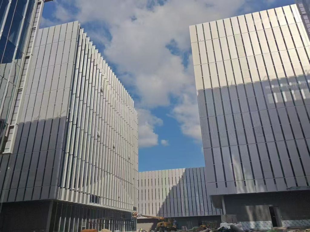 واجهة من الألومنيوم