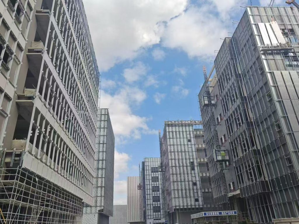 واجهة من الألومنيوم